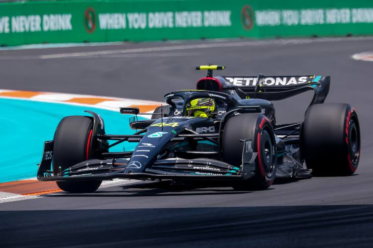 Lewis Hamilton rinnoverà con la Mercedes