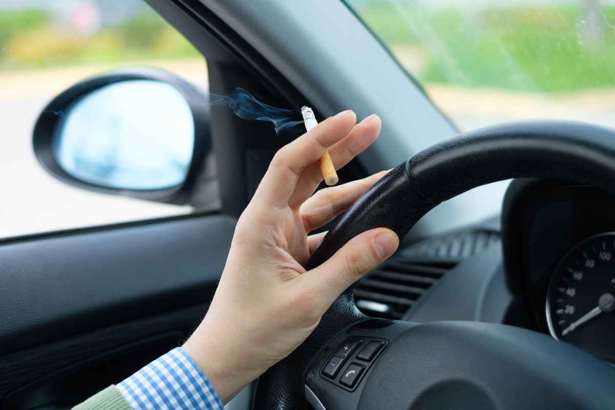 Fumare in auto